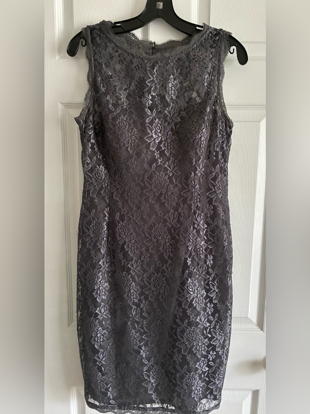 Liliana Women’s Size 10 Gray Lace Sheath Dress Sleeveless Knee Length Lined